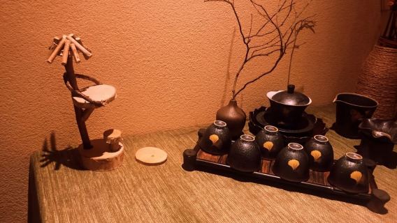 Hangzhou Jiuchuanghui Tea Space + Yanyi Tea House (Exclusive Tea Tasting + Social Tea Gathering + Porcelain Appreciation Learning)