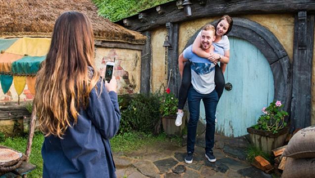 Hobbiton and Waitomo Day Tour