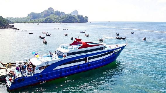 สัมผัสเกาะพีพี: ประสบการณ์ล่องเรือ Royal Jet Cruiser พร้อมอาหารกลางวัน