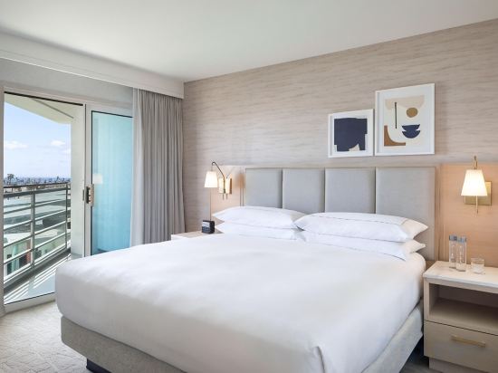 Hilton Santa Monica Hotel & Suites Room Type - One-Bedroom King Suite with City View