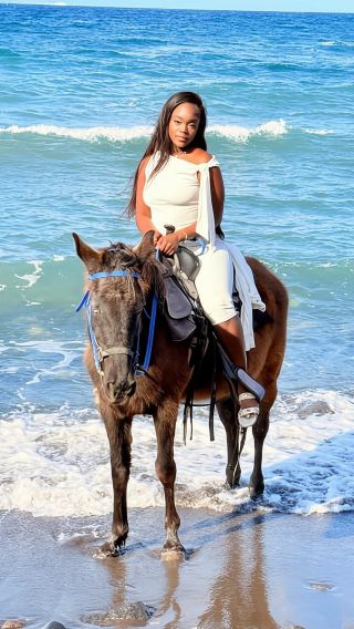 Akrotiri: Guided Horseback Riding Day Trip to a Beach