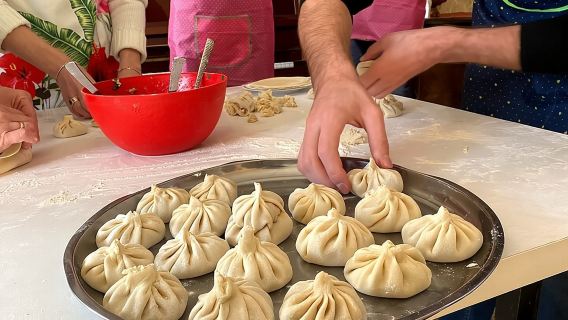 Tour gastronómico por Tiflis con una familia local