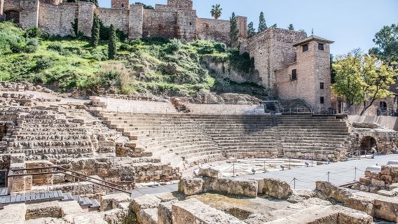Recorrido a pie de 1,5 horas por el teatro romano y la Alcazaba
