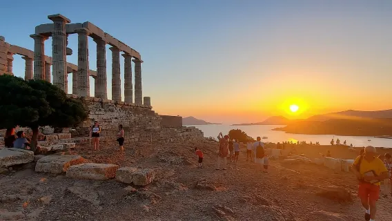 Tour al tramonto del Tempio di Poseidone e di Capo Sunio con audioguida