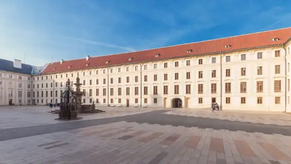 捷克全境各類翻譯地陪導遊包車接送/攝影師跟拍/商務陪同/陪診/旅遊攻略/定制