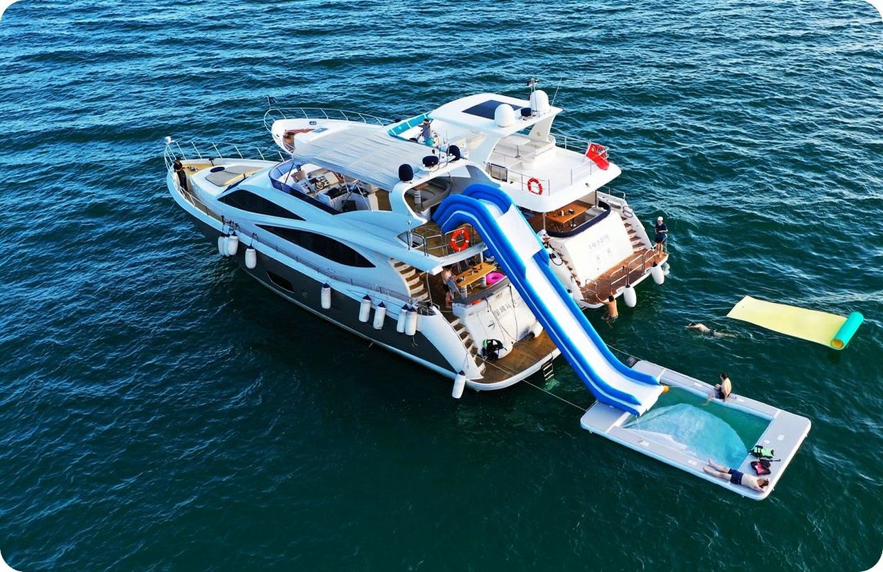 Shenzhen Yacht Rental: 82-foot Three-deck Luxury Yacht with KTV Charter in Dameisha (Capacity 1-10 People) [Beverages + Fruit Platter + Driving Experience] Birthday/Proposal