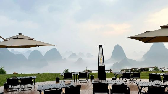 Tour di 1 giorno all'alba a Yangshuo con caffè, rafting sul Yulong River Park e Xianggong Hill (con transfer)