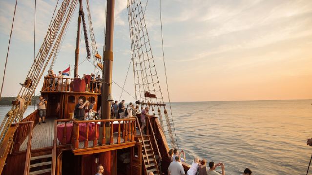 カラカ - 最高のドゥブロヴニクサンセットクルーズ（大人専用）