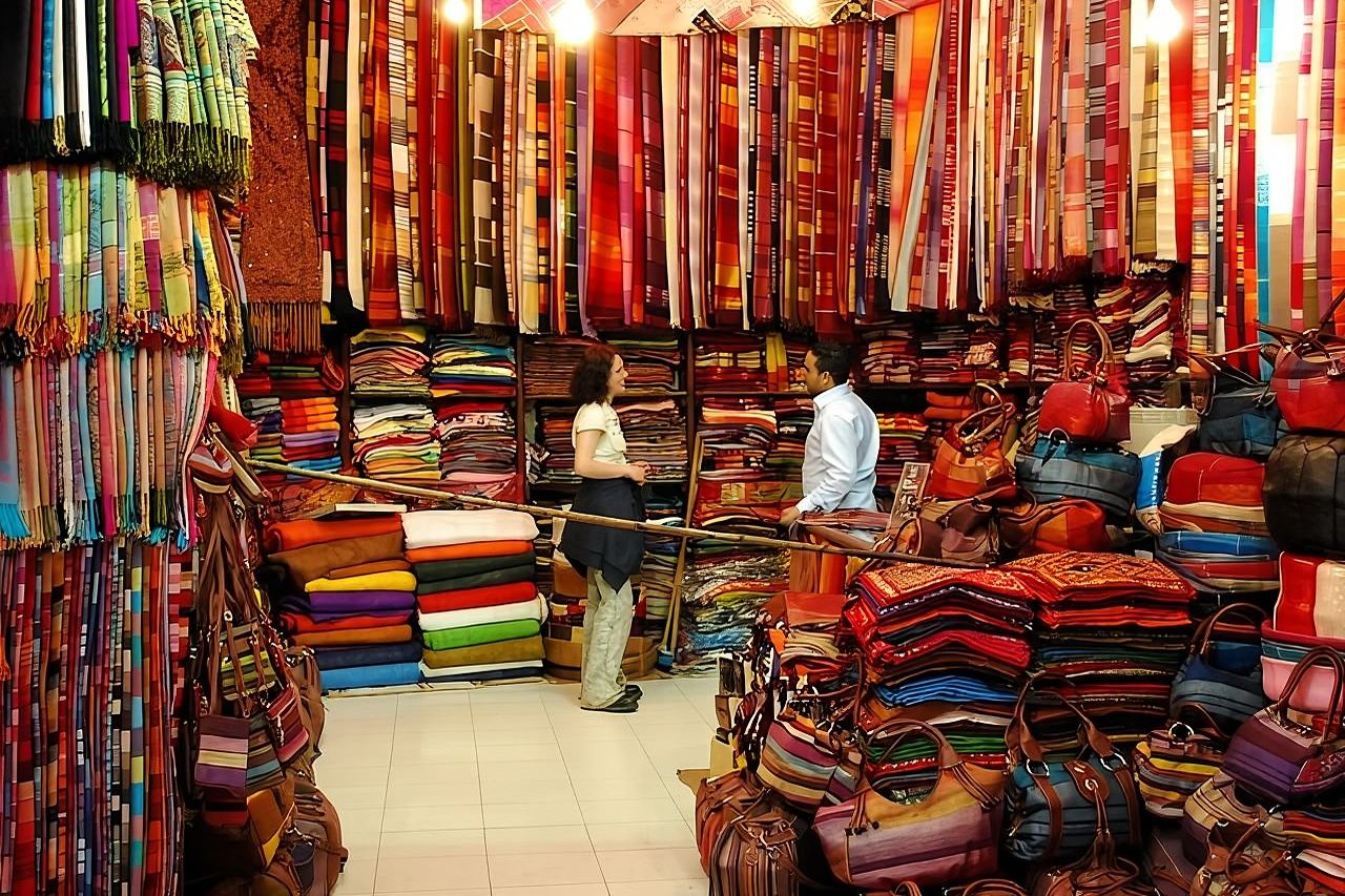 Tour privato nei souk di Marrakesh con una guida locale