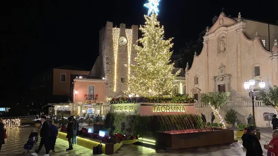 Taormina di sera: tour privato con illuminazione e degustazione