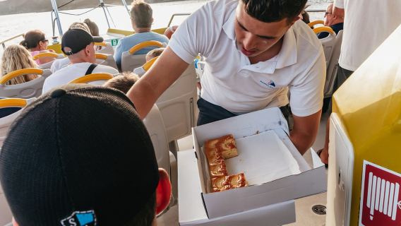 Lanzarote: Du thuyền ngắm hoàng hôn và cá heo kéo dài 2,5 giờ