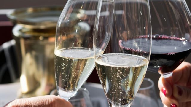 Stellenbosch: Wineries and Safari Tour with Wine Tasting