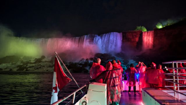 캐나다 나이아가라 폭포: 저녁 불꽃놀이 크루즈