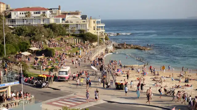 Sydney: City Highlights Guided Bus Tour