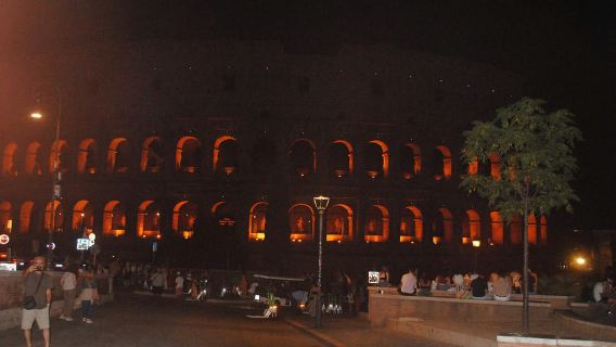Rome: Colosseum Exterior Walk with Souvenir Video & Photos