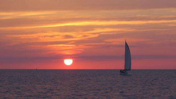 Paseo en Velero al Atardecer en Menorca