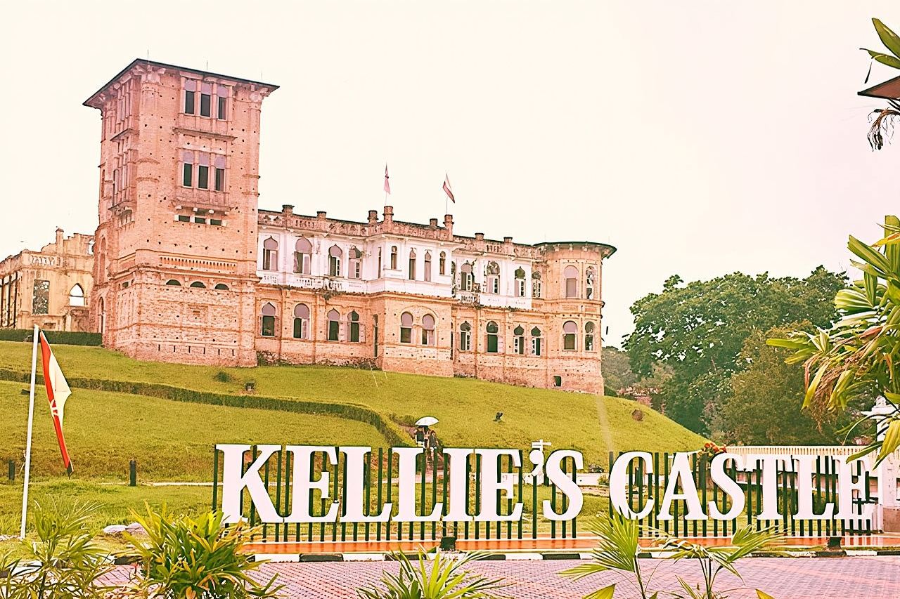 Ipoh Gua Tempurung, Caves Temples, Mirror Lake and Castle Tours