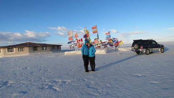 Viaje privado de 1 día y 1 noche desde La Paz al Salar de Uyuni en avión.