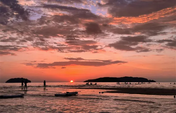 丹絨亞路海灘漿板2.5小時【亞庇丹絨亞路日出日落槳板2.5小時/皮划艇 馬來西亞沙巴】