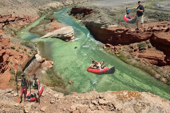 洛磯山脈激流橡皮艇之旅 BY:紅峽谷河流之旅