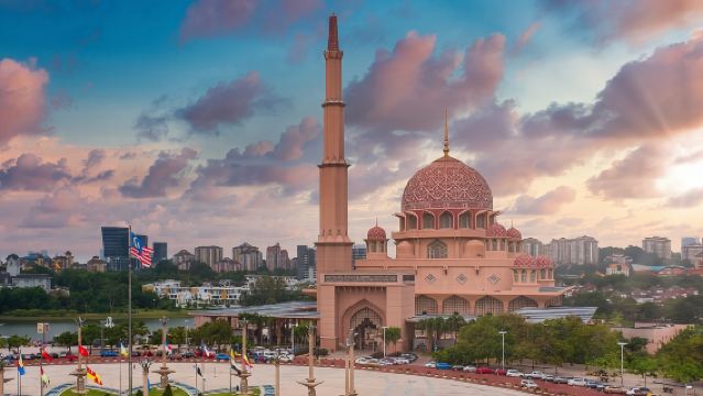 クアラルンプール発|人気スポット網羅1日ツアー ピンク&ブルーモスク・ムルデカスクエア・イスラム美術館(日本語ガイド)