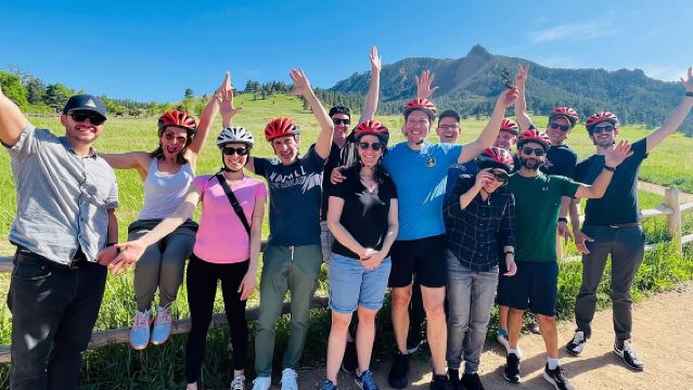 Лучший семейный тур на электровелосипедах в небольшой группе в Боулдере, штат Колорадо.