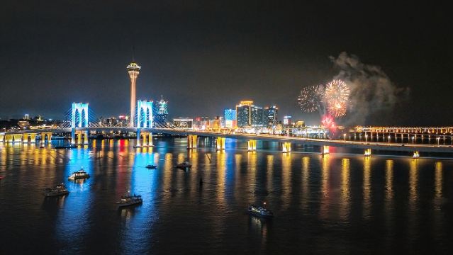 Pelayaran Teluk Hengqin-Macau (Terminal Feri Hengqin)|Lihat Jambatan Hong Kong-Zhuhai-Macau + Jelajah Pulau Macau|Bot persiaran mewah|Keseluruhan perjalanan mengambil masa kira-kira 100 minit, berlepas dari Terminal Penumpang Zhuhai Hengqin.