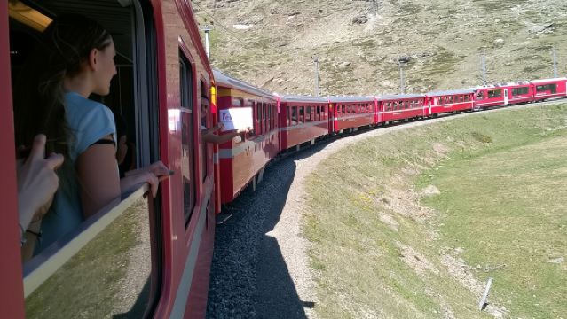 เหมาทัวร์ไปยังรถไฟเบอร์นินาและทะเลสาบโคมโฮ รวมบริการรับจากโรงแรม