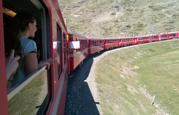 前往伯爾尼納列車及科莫湖的私家團。酒店接送