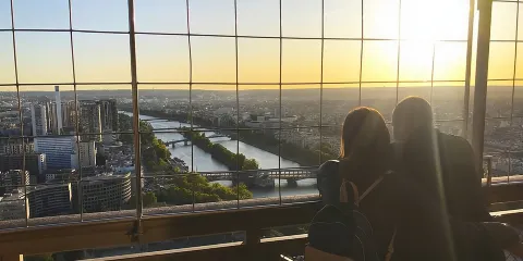 巴黎:埃菲爾鐵塔頂層通行