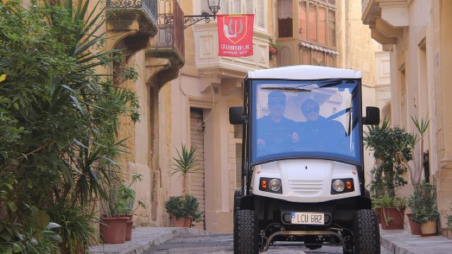 Esplora Malta con un Tour in Auto Elettrica a Noleggio