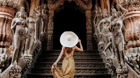 泰國芭達雅真理寺一日遊【含飯店接駁+導覽講解】