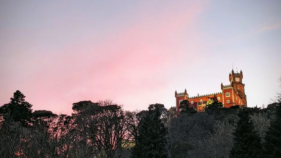 Sintra: tour privado de medio día en coche clásico o jeep eléctrico