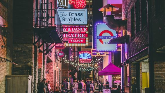 Секреты спикизи в Нэшвилле: дегустация настоящих криминальных пабов