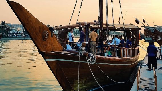 Doha Delights: Stadterkundung und traditionelle Dhow-Kreuzfahrt