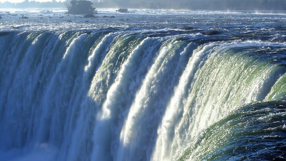 Niagara Falls tour with local winery visit from Toronto