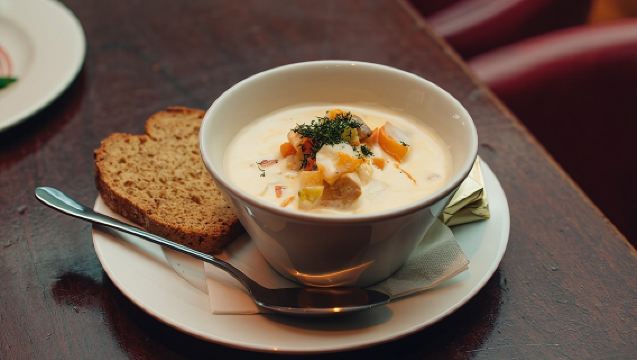 地元ガイドと巡るダブリン伝統アイルランド料理3コースディナーウォーキングツアー