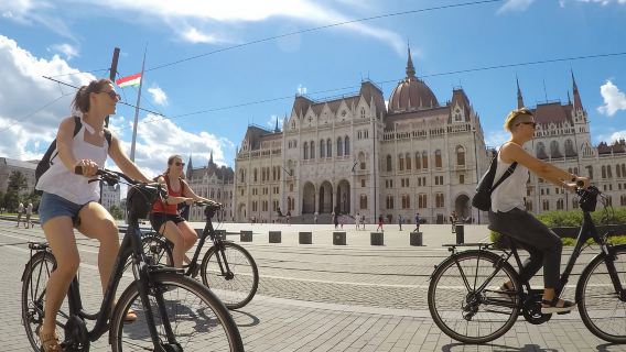 Budapest: Tur Sepeda & E-bike Berpemandu dengan Goulash