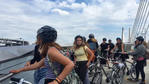 Bike Portland: ponti, quartieri, poesia e rose