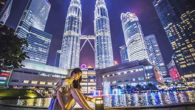 Lawatan sehari ke Menara Berkembar Petronas + Masjid Negara + Menara Kuala Lumpur + Jalan Alor