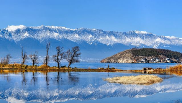 A Romantic Group Day Tour in Dali: Cangshan's Dreamy Views & Erhai Cruise's Poetic Sail