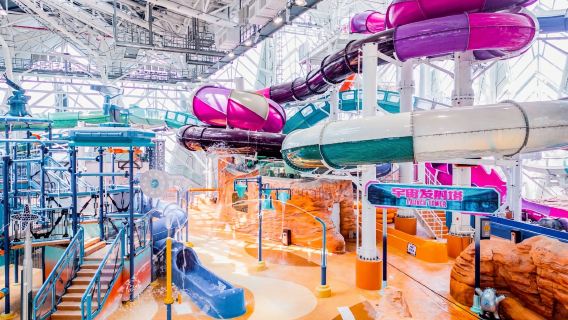 マカオ・グランド・リスボアMOP100現金バウチャー + スタジオシティ・ウォーターパーク冬季入場チケット(室内エリア) 1枚購入で1枚無料