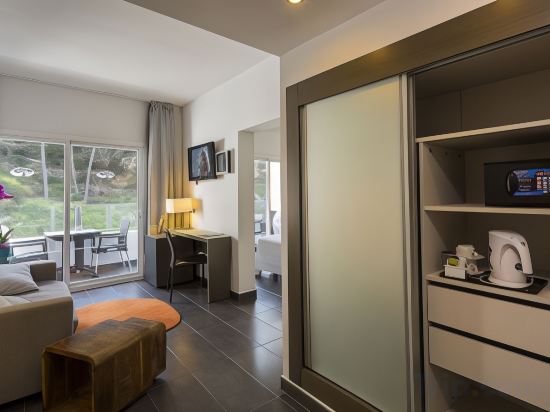 Palladium Hotel Cala Llonga - Adults Only - Tap to explore photos