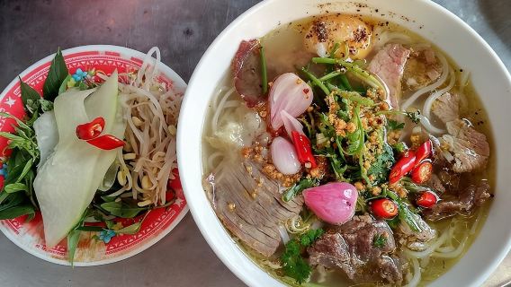 Cooking class, market tour and basket boat tour