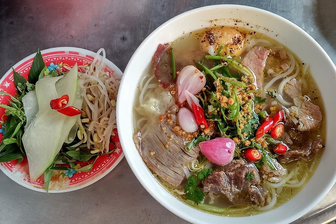 Corso di cucina, visita al mercato e giro in barca con i cestini