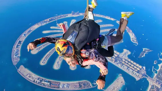 Penjualan Resmi Skydive Dubai: Dubai Palm Jumeirah/ terjun payung Gurun |Instruktur profesional dan fotografer untuk menemani Anda sepanjang tarian, termasuk video dan foto, dan layanan antar-jemput opsional
