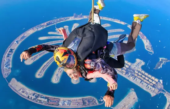 【Skydive Dubai官方直售】杜拜棕櫚島/沙漠高空跳傘|專業教練陪跳+攝影師全程跟拍影片照片 & 可選接送