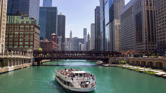 Tur Arsitektur 90 Menit di Sungai Chicago