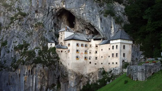 류블랴나에서 출발하는 포스토이나 동굴 & 프레자마 성 투어