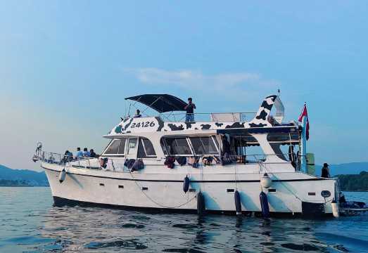 Hong Kong Sai Kung Yacht Charter - 65ft Private Yacht Rental (Capacity: 30 People) Group Sea Outing [Speedboating + Water Toys + Lunch] Water...